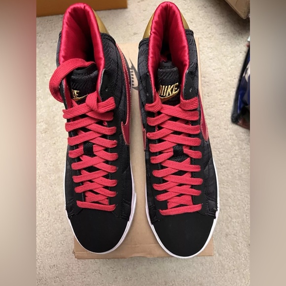 Nike Shoes - Nike Pink & Black NWT 7.5W